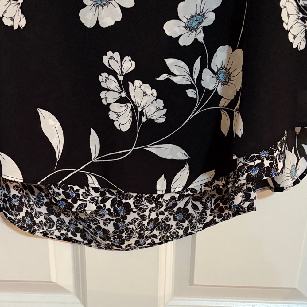 WHBM Kimono Style Top. Black w/Floral Print. Sz M. Excellent condition! - Picture 4 of 7